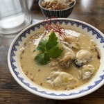 味噌ラーメン 雪ぐに - 連れ合いの牡蠣味噌ラーメン牡蠣が熱々でぷりぷりらしいです。