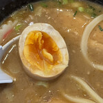 大勝軒 てつ - 味玉　iPhone15 Pro 超広角カメラ