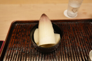 Ogata - 塚原筍の皮（生で下の方をかじる）