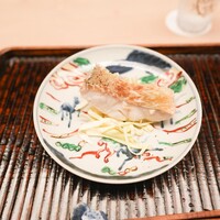 緒方 - グジの鱗焼きに春キャベツ
