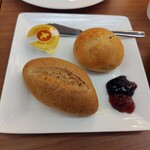 レストラン翠京 - パン（３種類の２種）バターとジャム