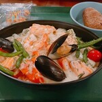 GOLDEN CROCUS INN - Bayside Seafood Medley