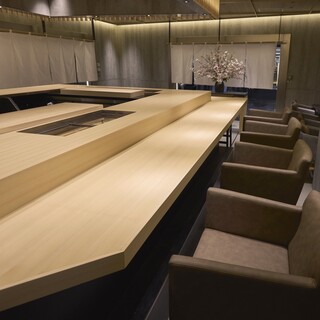 Enjoy a leisurely meal in an open Japanese space for adults. Overseas customers are also welcome