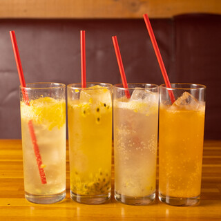 Recharge your energy with enzyme drinks! Chinese alcohol and highly carbonated drinks are also available.