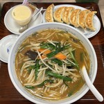 ぎょうざの満洲 - みそラーメン、焼餃子、自家製カスタードプリン豆乳入り