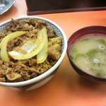 三河家 - 牛丼５００円と味噌汁５０円