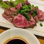 やきとり鴨平 - 牛さがりのタタキ