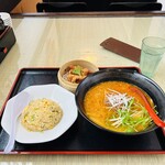 蜀香苑 - 料理写真:中華風担々麺セット　１０５０円