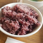 キッチン ブルー グローブ - 黒米大盛りのアップ
