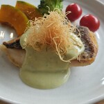 キッチン ブルー グローブ - 正面から、カダイフがタップリ！、