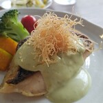 キッチン ブルー グローブ - カダイフは山盛り、ソースもタップリ！！