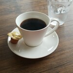 キッチン ブルー グローブ - ホットコーヒーのアップ