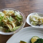 キッチン ブルー グローブ - サラダ、お新香のアップ