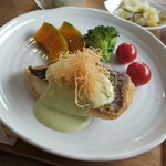 キッチン ブルー グローブ - 反対側から、黄緑色のソースです