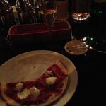 バー＆レストラン クエルクス - ピザもおいしい