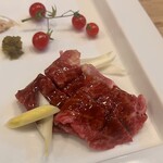 焼肉あきら漸 - サガリ刺し〜梅肉醤油和え