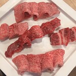 焼肉あきら漸 - ・雪降り和牛
                                サーロイン
                                イチボ
                                ランプ
                                ウワミスジ
                                ササミ