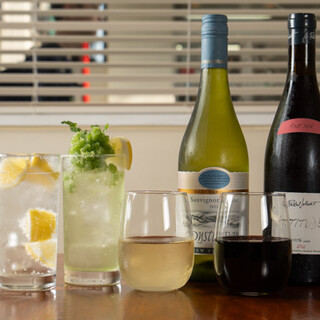Boasting original lemon sours and rare wines ◆ A must-see for wine lovers ◎