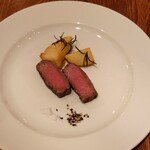 空と海の十字路 - 五島牛モモ肉の香草ロースト