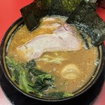 豚骨醤油ラーメン 王道家 - 