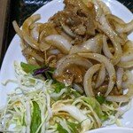 上海軒 - メイン1は生姜焼き
            実際には黒胡椒炒めって感じの味
            塩気やや不足