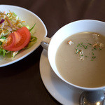 レストラン美咲亭 - ランチにはスープとサラダが付きます。