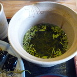 阿古屋茶屋 - 茶葉が開いて美しい緑に
