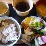 第一回戦・十六穀米＆全部盛り