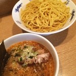 はやし家 - つけ麺！[ラストはやし家]

今月いっぱいで閉店になるこちらへ。
とりあえず、14年間お疲れ様でございました。

まだつけ麺が世間に認知されていない頃に、つけ麺がなかなか受け入れられない人や初心者の方へこちらを紹介していた思い出があります。

癖がなく、ほんの少しの魚介風味に黄色い麺、ホントに閉店？なんか寂しくなりました。

私の記憶に残る「つけ麺」ですね！