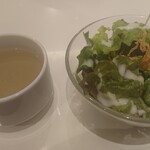 OysterTable - サラダ 牡蠣スープ