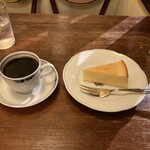 アンセーニュダングル - ブレンドコーヒー+自家製チーズケーキ