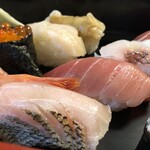 Minamikashiwa Shunno Sengyo To Shiki No Jizake Sushi No Isoichi - 鯛、鮪・・