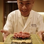 鮨 やすみつ - 鮪と海ぶどうの巻物