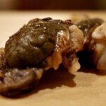 鮨 やすみつ - 昆布出汁でしゃぶしゃぶした赤貝の肝