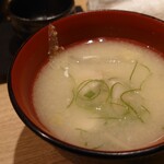 焼酎専門店 だいやめ - 〆の味噌汁。