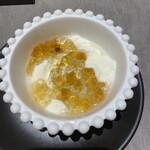 ON the TABLE CHINESE - 