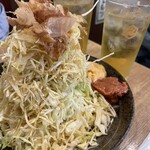 肉汁餃子のダンダダン - 山盛りキャベツ