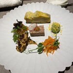 ON the TABLE CHINESE - 