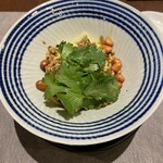 ON the TABLE CHINESE - 