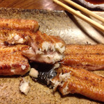 甲子屋 - 箸でも切れるふっくら白焼き(^｡^)