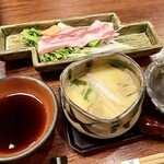 Yonekura - 白魚の茶碗蒸し
                        豚肉と春野菜ののしゃぶしゃぶ
