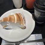 ディーン&デルーカ カフェ - レモンメレンゲパイとカフェラテ　