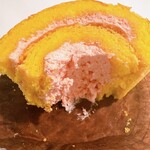 chez Y - いちごのロールケーキ¥560断面