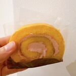 chez Y - いちごのロールケーキ¥560