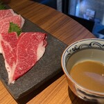 肉卸 萬野屋 別邸 - 焼きシャブを胡麻ダレでいただきますよー