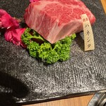 肉卸 萬野屋 別邸 - 職人さんが焼いてくれます。