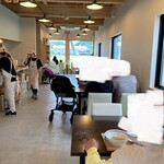 時とまるudon - 奥に広い店舗内