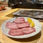 Oumigyuuyakiniku niku no ryuugi nikukon - 