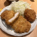 243757144 - ▪️ロースカツ定食¥880
                      ▪️メンチカツ¥180
                      　※ご飯、豚汁、キャベツお代わり無料
                      　※キャッシュレス決済可