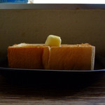 ハヴントウィーメット - はちみつバタートースト（厚さの検証写真）